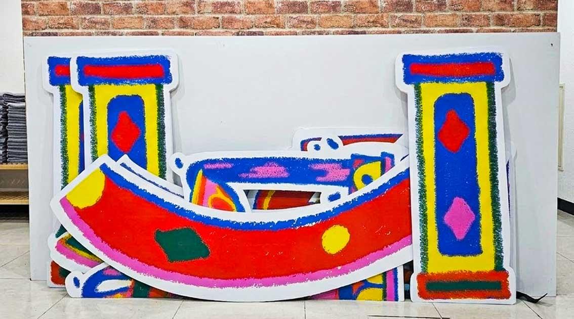 Dekorasi Event Kreatif PVC Board dengan Stiker Meteran